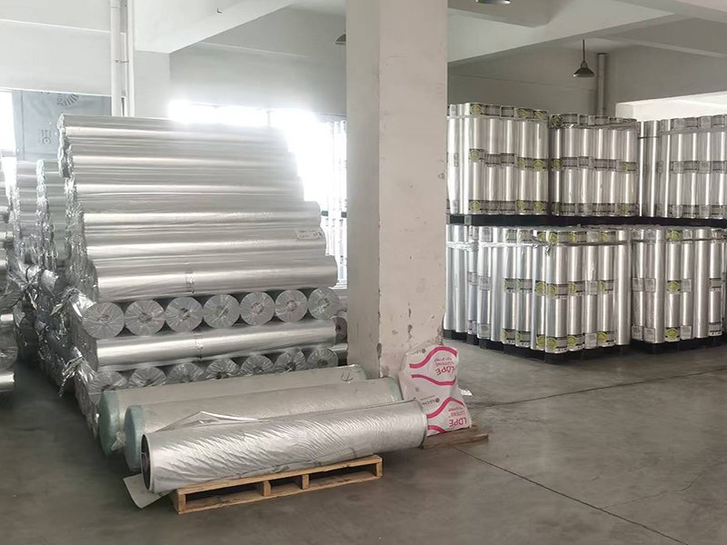 Vapour permeable underlay