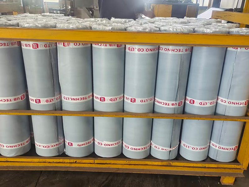 Vapour permeable underlay